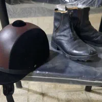 کفش و کلاه سوارکاری