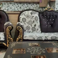 مبلمان و میز جلو مبلی به همراه 4 عدد میز عسلی