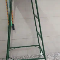 چهار پایه آهنی