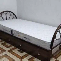 ۲عددتختخواب یه تلوزیون ودوعددفرش ۹متری و۲ونیم متری|تخت و سرویس خواب|قم, آذر (نکویی)|دیوار