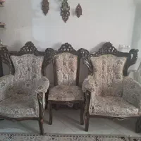 مبل ۹ نفره چوب گردو به همراه میز و دوعسلی