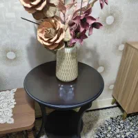 میز و گلدون