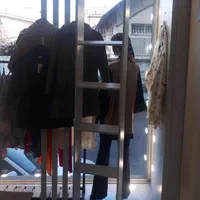 مانکن زنانه با جای نورپردازی شده و قفسه دیواری|فروشگاه و مغازه|رشت, معلم|دیوار