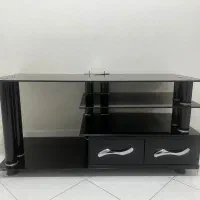 میز تلویزیون شیشهای