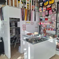 ویترین ولوازم کفش وپوشاک