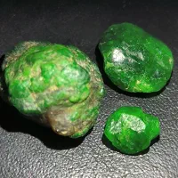 راف قدیم ج و ا ه ر دمانتویید گارنت سبز کرمان