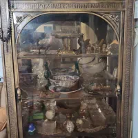 بوفه فرفروژه جنس خوب تمامی آینه وشیشه و لامپ سالم