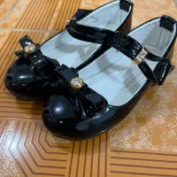 لباس وکفش کودک|کفش و لباس بچه|رشت, معلم|دیوار