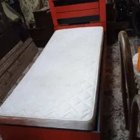 چند عدد تخت و میز کار|تخت و سرویس خواب|پرند, فاز ۶|دیوار