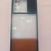 تعدادی شارژر و قاب گوشی
