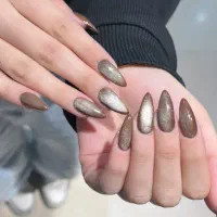 خدمات کاشت ناخن و آموزش به صورت تخصصی  مطهری