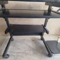 یک میز|میز تحریر و کامپیوتر|قم, نیروگاه|دیوار