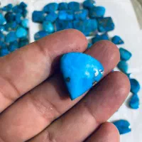 نگین فیروزه اشکی کاملآ معدنی