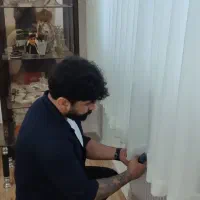 شاگرد برای نصب پرده
