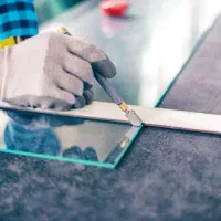 استخدام برشکار شیشه در شرکت پنجره شهر