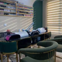 اجاره میز ناخن در سالن زیبایی شیک و فعال