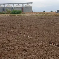 230 متر زمین چسبیده به کاربری