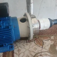 یک عدد تسمه نقاله و دینام و پمپ استیل