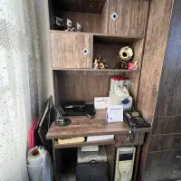 میز کامپیوتر و جا کتابی MDF کاملا مشابه نو