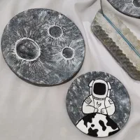 دیوارکوب ماه و فضانورد (برجسته)