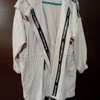 تعدادی لباس|لباس|رشت, توشیبا|دیوار