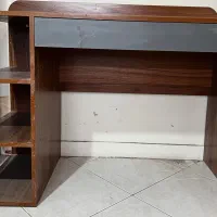 میز تحریر ام دی اف و هایگلاس تک کشو سالم و کم کار