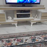 میز تلوزیون دو حالته سالم و تمیز تمام ام دی اف