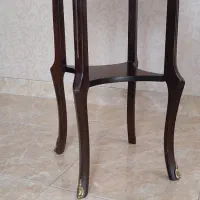 آباژور و میز چوبی زیر آن|چراغ خواب و آباژور|اصفهان, سپاهانشهر|دیوار