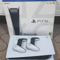 ps5 دیسک خور در حد نو و ماشین بزرگ شارژی
