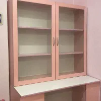 سلام. کتابخانه و میز تحریر