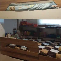 تخت خواب دوطبقه به همراه تخت مهمان در پایین تخت|تخت و سرویس خواب|لاهیجان, کوی زمانی|دیوار