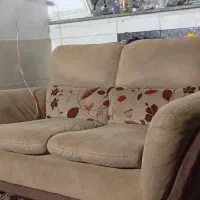 یک دست مبل هفت نفره همراه با گلمیز و درخت تزئینی