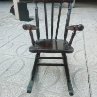 صندلی چوبی گهواره ای