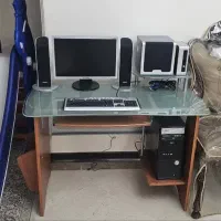 کامپیوتر و میز کامپیوتر