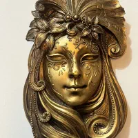 مجسمه دیواری