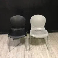 فروش صندلی پلاستیکی پایه فلزی ۳۲ عدد سالم و تمیز