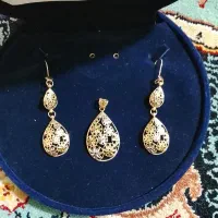 ست گوشواره و گردنبند