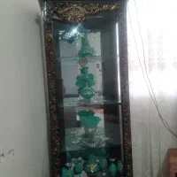 بوفه باوسایل داخلش.