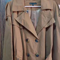 چندعدد بارانی و پالتو و مانتو زنانه