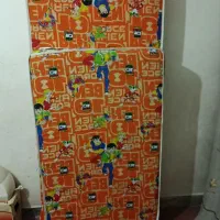 دو عدد تشک تخت یک عدد یک نفره یک عدد نو جوان