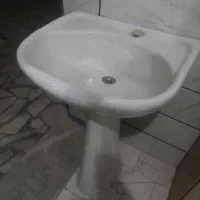 سر شور ایستاده