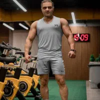 مربی بدن سازی و فیتنس