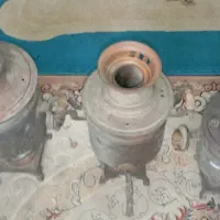 سماور و بخاری و سینی و یا مجمه قدیمی|کلکسیون اشیاء عتیقه|آمل, |دیوار