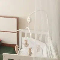 گهواره و تخت کنار مادر نو نو