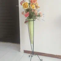 گل با پایه گلدان