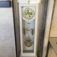 ساعت و میز