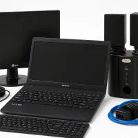 لبتاب و مانیتور و وسایل جانبی کامپیوتر و لبتاب