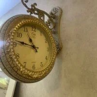 ساعت دیواری دو‌رو