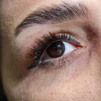 اکستنشن مژه و لیفت ابرو و مژه