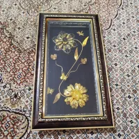 قاب گل طلایی پروانه